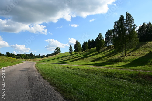 Wald und Wiese im Gaujas Nationalpark  Lettland  Latvia