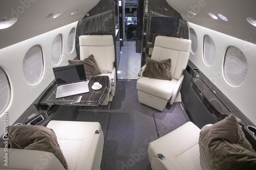 Private Jet interion Falcon 7X photo