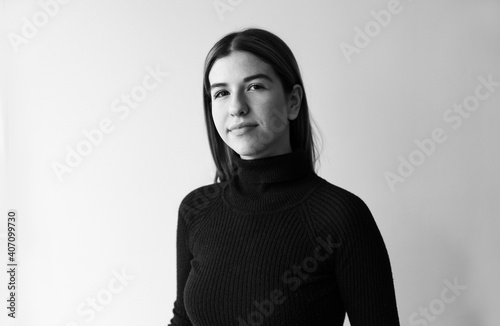 Bilde på lerret Black and white portrait of a young woman
