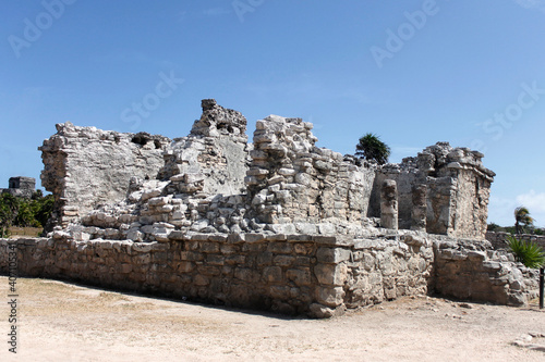 Obraz na płótnie Panoramic of pre-Hispanic architecture in the ruins of the Mayan culture built in Tulum Quintana Roo w salonie
