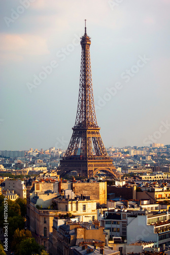 Um lindo entardecer na Torre Eiffel © AlanMarcel
