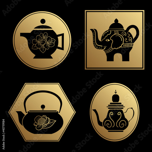 Série de 4 écussons ou étiquettes avec des théières symbolisant différentes qualités de thé - anglais, indien, oriental et jalonnais.