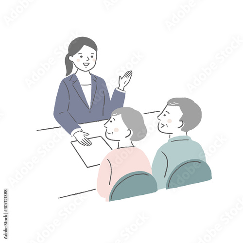 説明を受ける高齢者夫婦