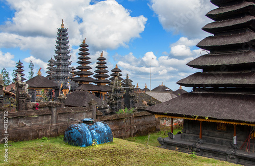Templo budista Besakih en Bali, Indonesia. photo