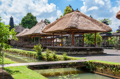 Templo Hinduista Mengwi en Bali. Indonesia