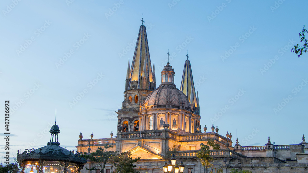 Fototapeta premium Guadalajara cathedral at night