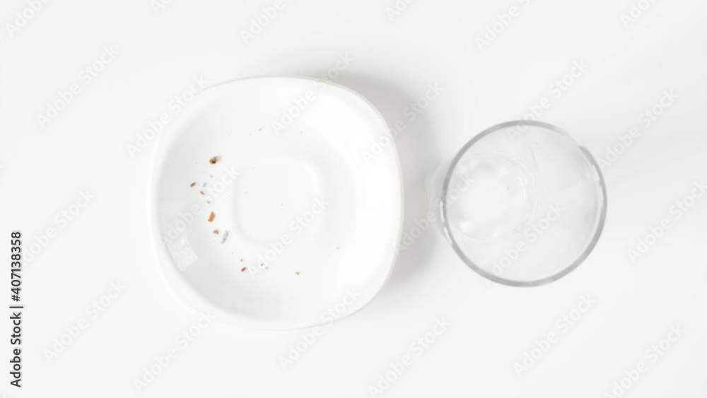 Morning breakfast stop motion. Eating bread bite by bite and drinking glass of milk, top view. 4k video
Morning breakfast stop motion. Eating bread bite by bite and drinking glass of milk, top view. 4k video