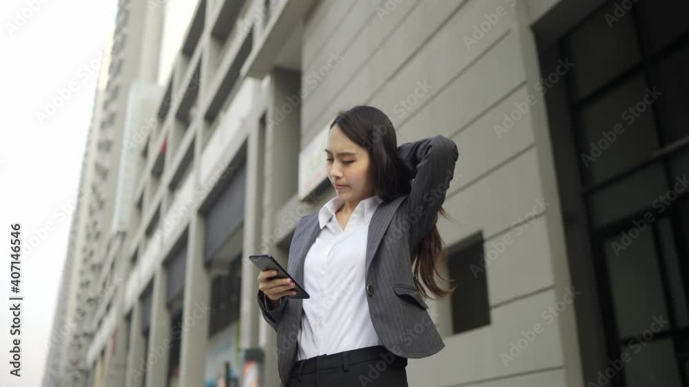 VDO Slow-motion. An attractive Asian businesswoman wearing a gray suit. Use a smartphone to connect to work in town.
VDO Slow-motion. An attractive Asian businesswoman wearing a gray suit. Use a smartphone to connect to work in town.