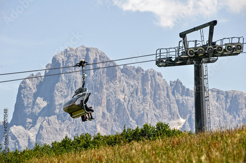 Seiser Alm Wandergebiet in Südtirol mit Almen, Wiesen und Bergen photo