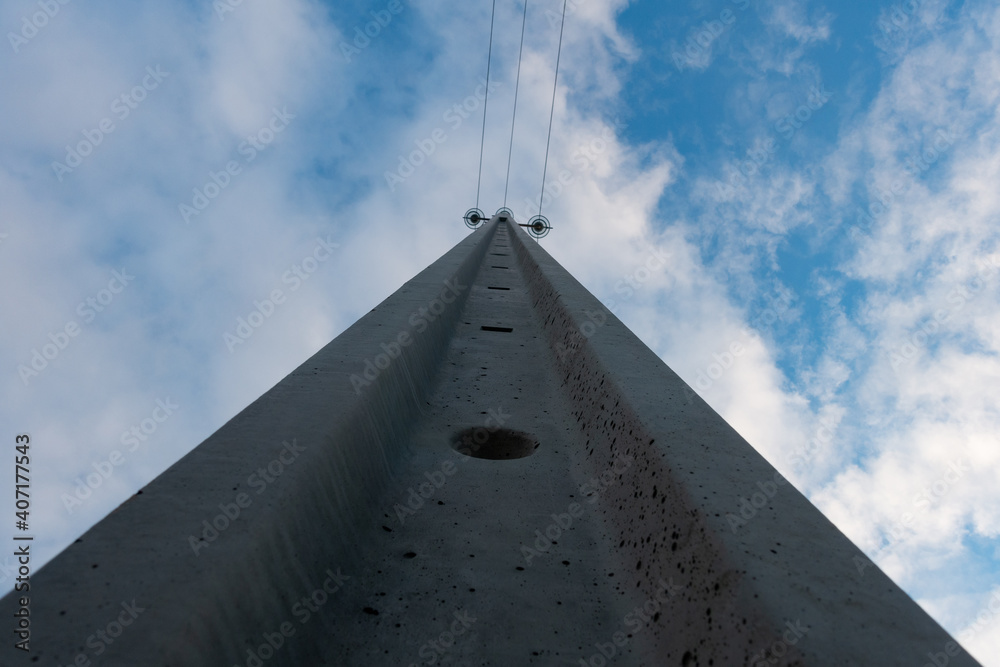 Poteau haute tension