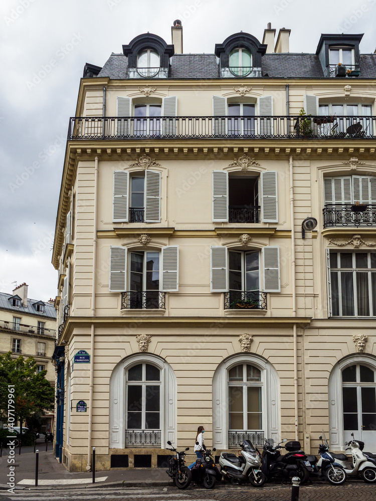 immeuble rue de Douai à Paris
