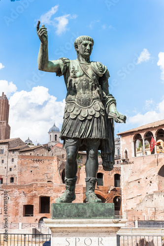Statue Kaiser Trajan