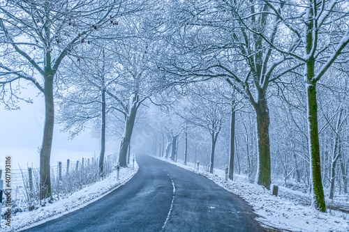 Verschneite Landstraße in Solingen © hespasoft