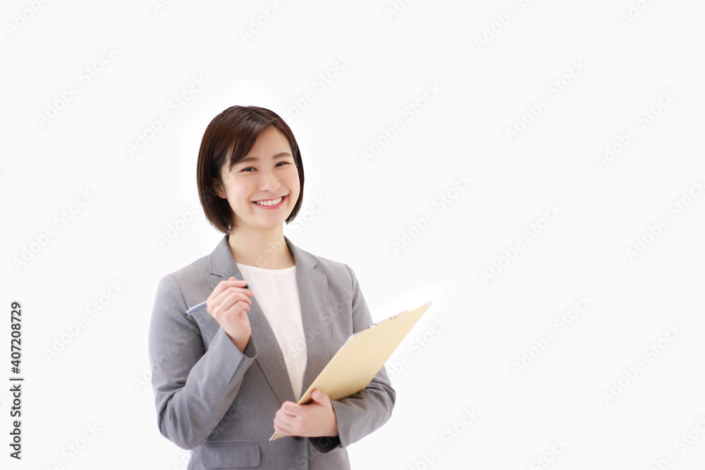 バインダーを持つ女性社員 バインダーを持つ女性社員