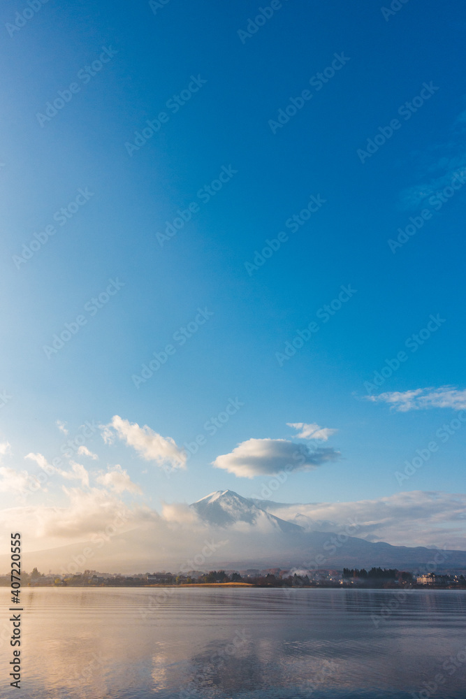 Obraz premium 河口湖の朝焼けと富士山