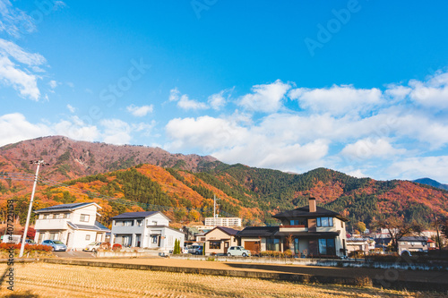 山梨県の秋の紅葉した山