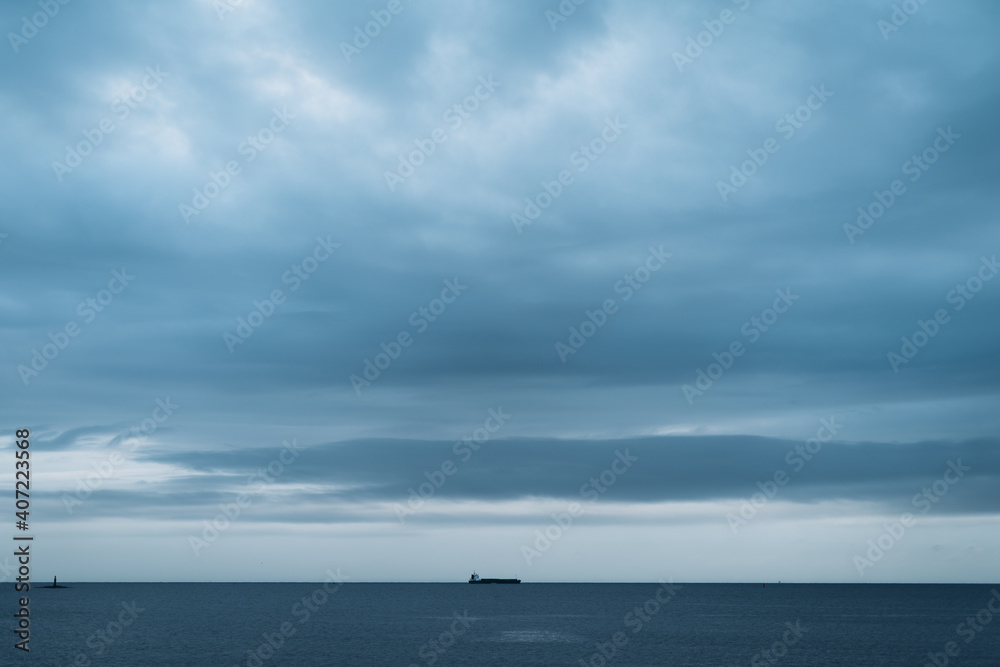Ship in the horizon Ship in the horizon