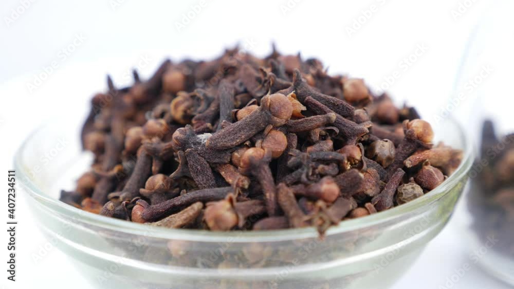 Rotating shot of bowl filled with cloves, Bowl filled with Laung( cloves ) Rotating shot of bowl filled with cloves, Bowl filled with Laung( cloves )