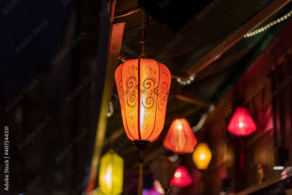 Chinesische Laternen in der Nacht