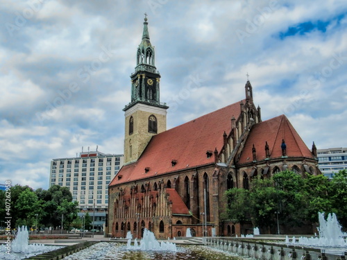 berlin, deutschland - marienkirche in der nähe vom alexanderplatz