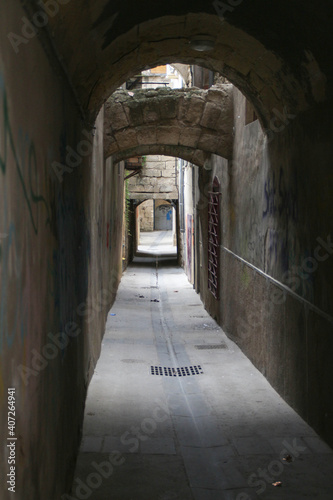 Fototapeta Naklejka Na Ścianę i Meble -  Ruelle village de Sommières Gard