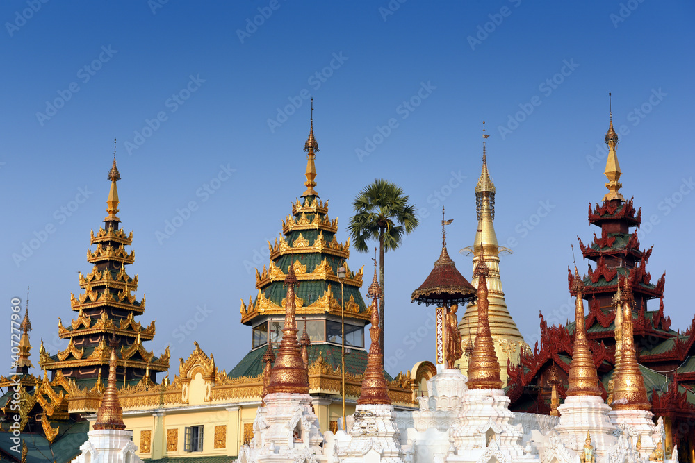 Fototapeta premium detail view to a group of golden stupas at the Shwedagon Pagoda in Yangoon, Myanmar (Burma)