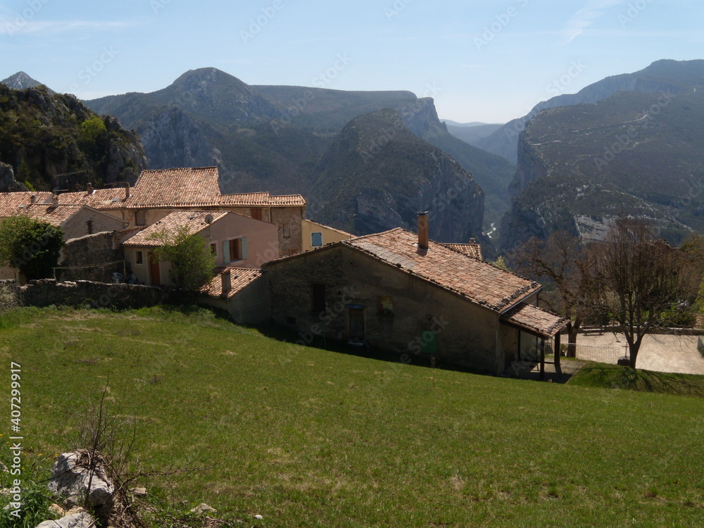 Petit village dans le Lubéron - Provence. Petit village dans le Lubéron - Provence.