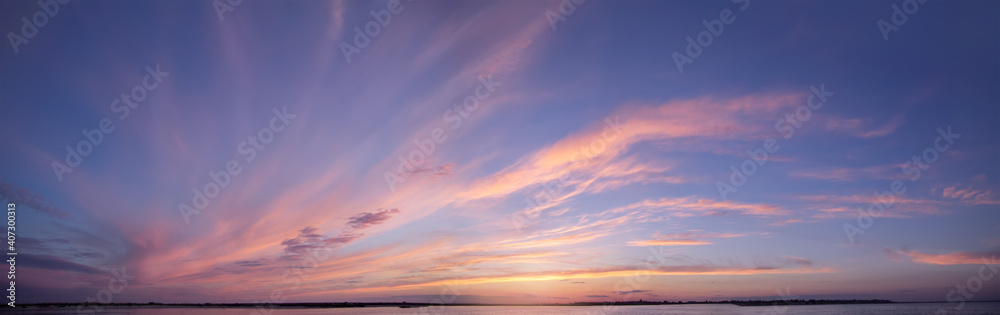 Fototapeta premium pink sunset on the sea in summer