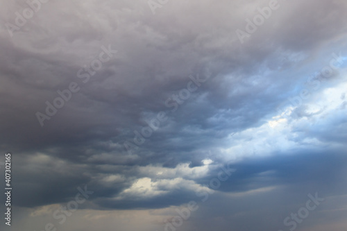 Fototapeta Naklejka Na Ścianę i Meble -  Dark storm clouds in sky before thunderstorm and rain. Dramatic sky background