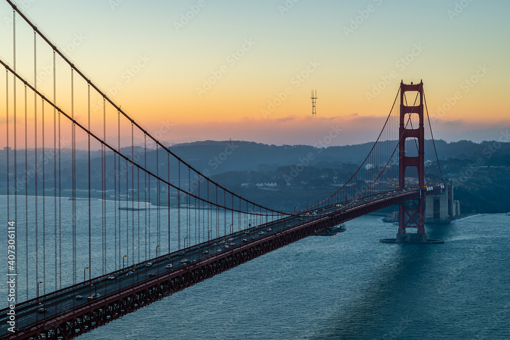 Fototapeta premium Daybreak over San Francisco from Battery Spencer