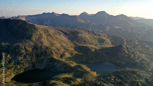 survol des lacs et forets des Bouillouses dans les Pyrénées-Orientales © Lotharingia