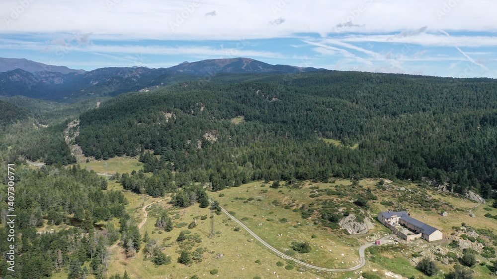 survol des lacs et forets des Bouillouses dans les Pyrénées-Orientales
