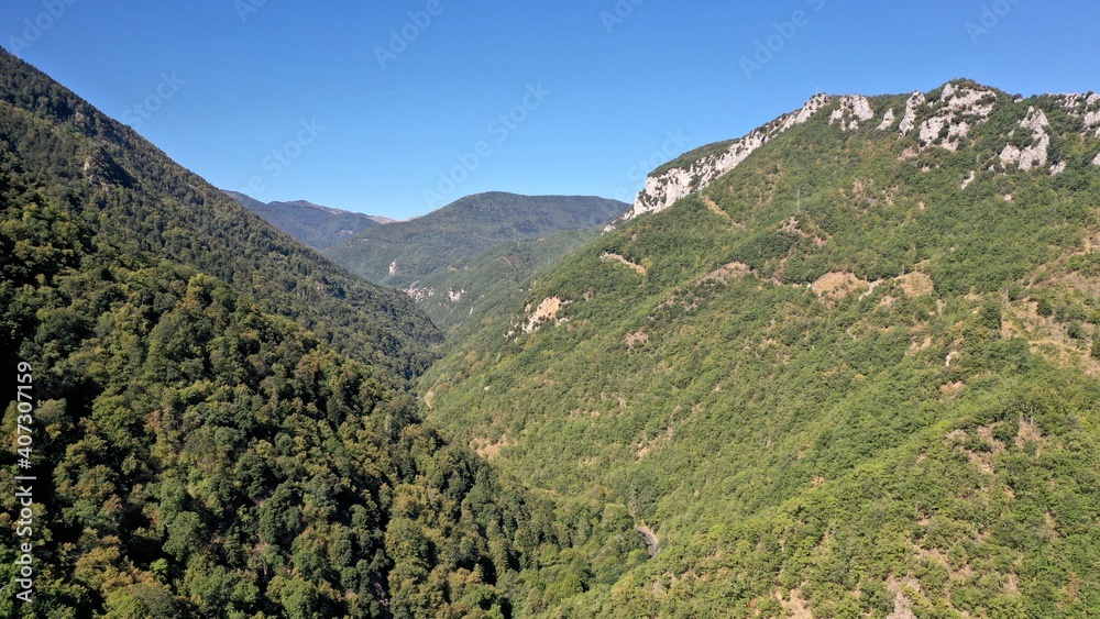 survol de la haute vallée de l'Aude en Occitanie
