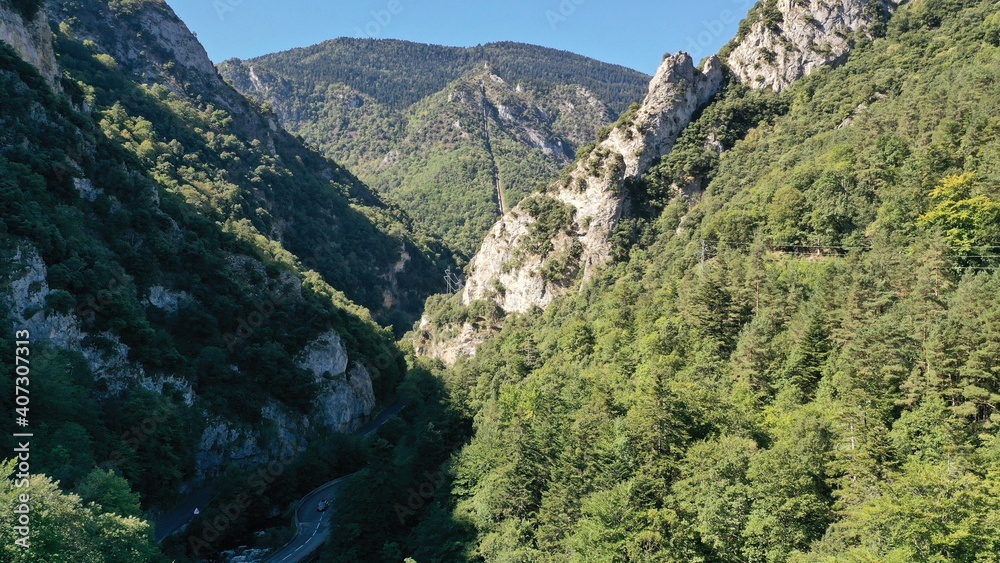 survol de la haute vallée de l'Aude en Occitanie