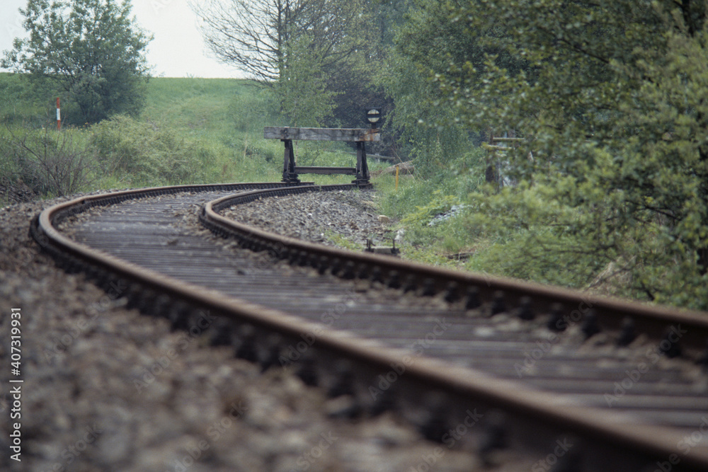 Fototapeta premium An einer stillgelegten Eisenbahnstrecke in Oberhessen