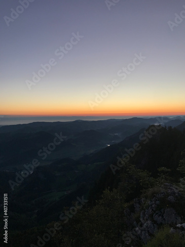 Sonnenaufgang in den Bergen © julia