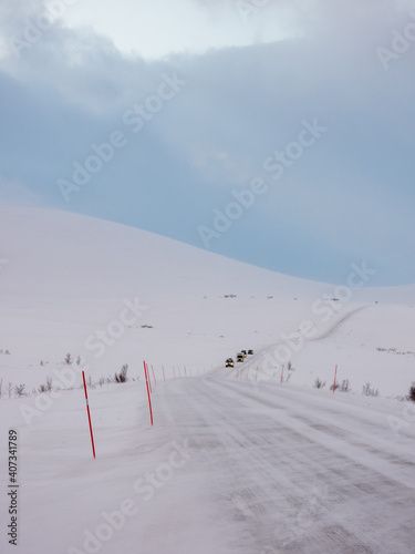 Strasse E6 im Winter zwischen Alta und Skaidi, Norwegen photo