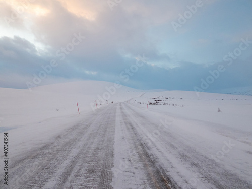 Strasse E6 im Winter zwischen Alta und Skaidi  Norwegen