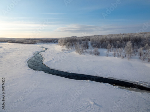 Fototapeta Naklejka Na Ścianę i Meble -  Fluss Mohkkenjavvi, Kautokeino, Norwegen