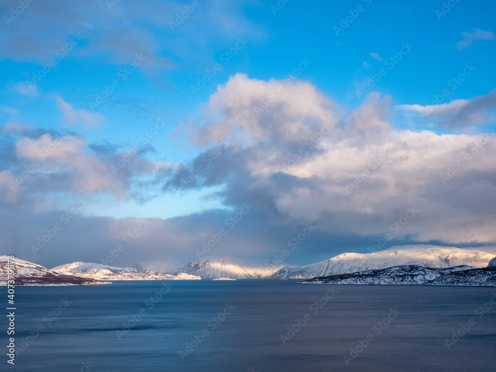 Landschaft im Winter in der Kommune Kafjord, Norwegen