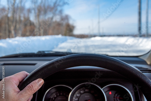 冬道を運転するドライバー 北海道札幌市