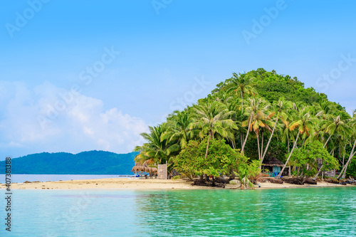 Fototapeta Naklejka Na Ścianę i Meble -  Inaladelan Island (also known as German Island) in Port Barton Bay with paradise white sand beaches - Tropical travel destination in Palawan, Philippines