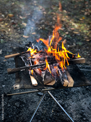 キャンプ場での焚き火