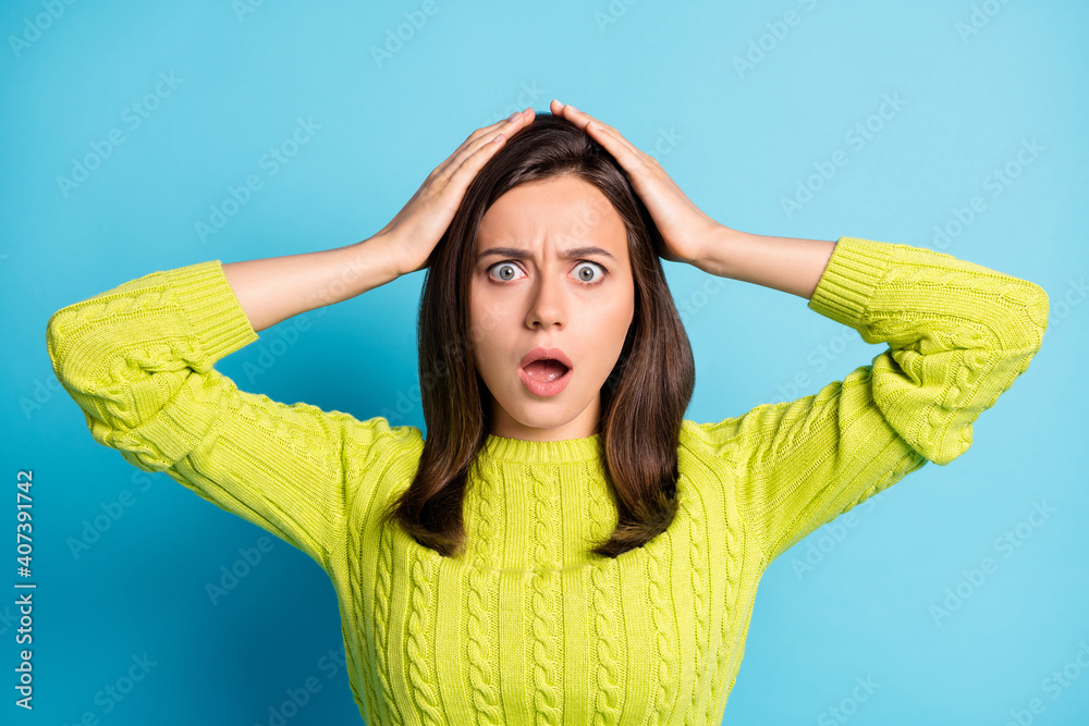 Portrait of young beautiful shocked speechless impressed girl woman female open mouth hold hands head isolated on blue color background Portrait of young beautiful shocked speechless impressed girl woman female open mouth hold hands head isolated on blue color background