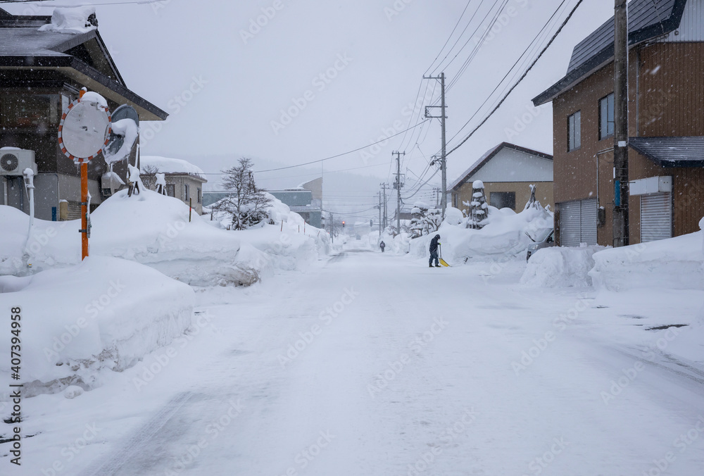 豪雪地帯の道路と街並み