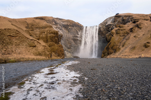 Keine Besucher am sonst bei Touristen sehr beliebten Skógafoss im Süden Islands. Wegen der Corona-Pandemie kommen kaum Reisende ins Land. Die Tourismusindustrie war die Haupteinnahmequelle von Island.
