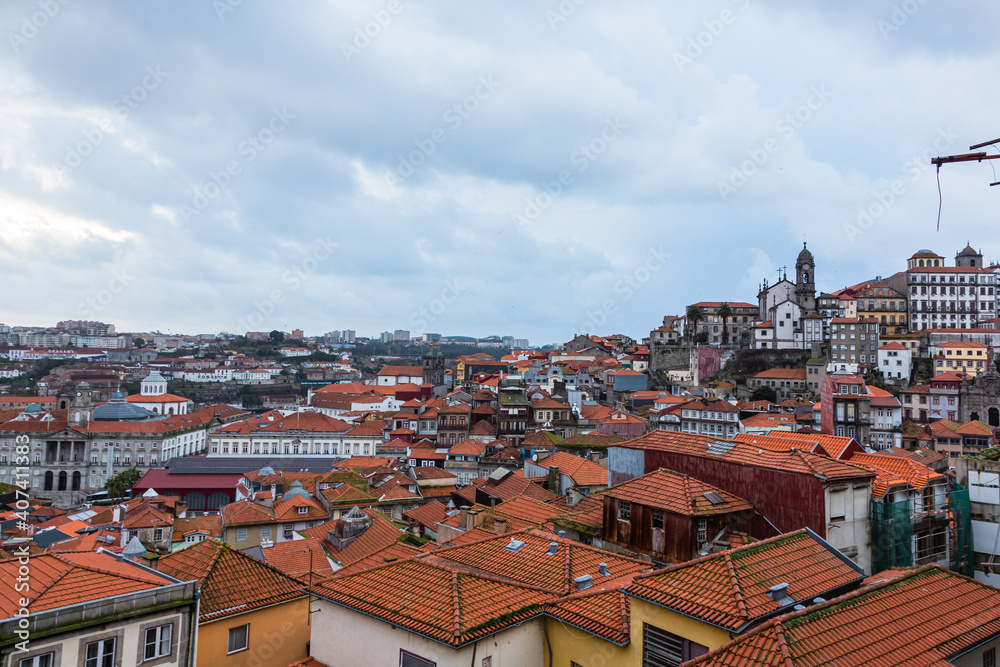 ポルトガル　ポルトの丘に広がる旧市街の街並み