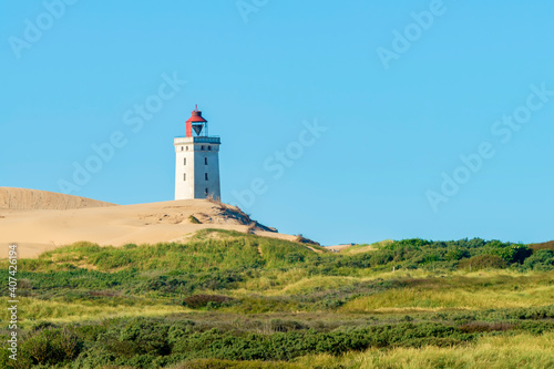 Die Küstenlandschaft an der Jammerbucht in Dänemark. Im Hintergrund der Leuchtturm von Rubjerg Knude. © kwarner