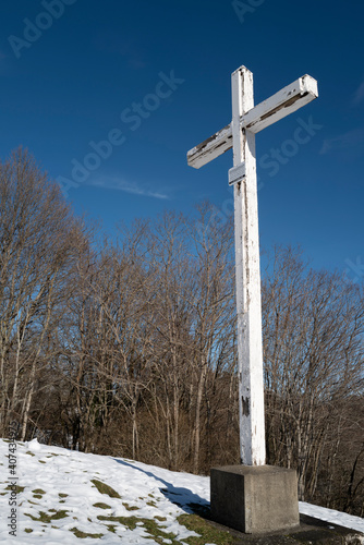 croix blanche en bois, Orcival,Auvergne