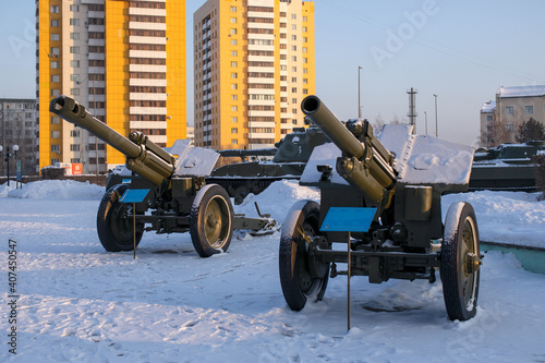 The D-1 howitzer M1943 152-mm and the 122 mm howitzer M1938 or M-30.